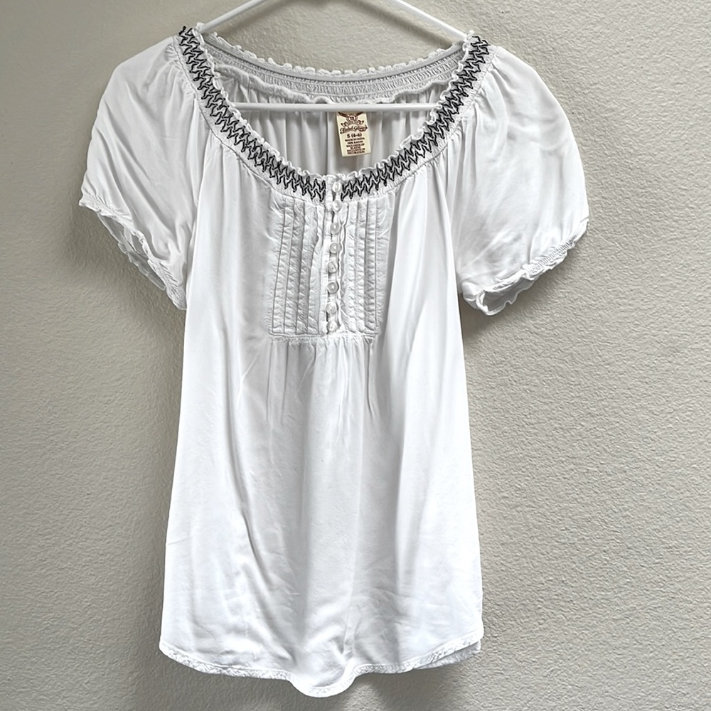 Faded Glory White Ruched Flowy Boho Top w/ Button and Trim Detail, Size Small